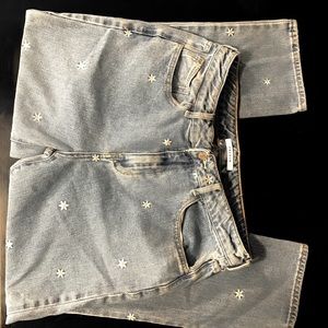 Junior Raining Daisy Mom jeans